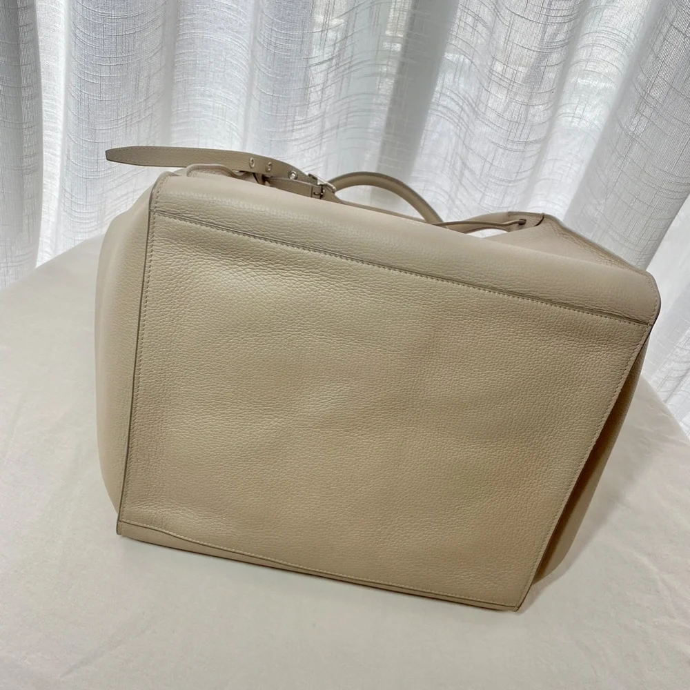 Celine Medium Big Bag in Soft Bare Calfskin - Light Taupe - Picture 11 of 16